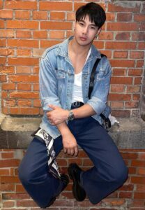 Ben-chunracha-เสื้อยีนส์