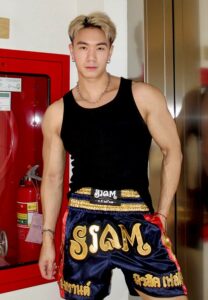 Chanpisut-Nikhomdecha-กล้ามแน่น