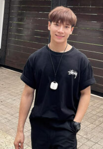 Thanannat-เสื้อดำ