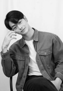 Pongsaphon-wongkaew-ขาวดำ