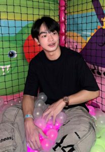 Pongsaphon-wongkaew-เสื้อยืดดำ