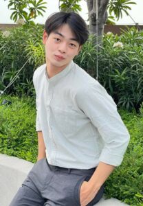 Pongsaphon-wongkaew-เสื้อเชิ้ตขาว