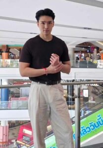 Arm-Siranut-เสื้อดำ