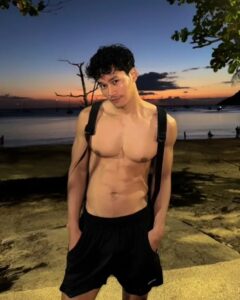 Art Surin Reunreing กางเกงดำ Art Surin Reunreing กางเกงดำ