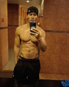 Art Surin Reunreing ถอดเสื้อโชว์กล้าม Art Surin Reunreing ถอดเสื้อโชว์กล้าม