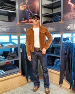 Art Surin Reunreing ใส่แว่นดำ Art Surin Reunreing ใส่แว่นดำ