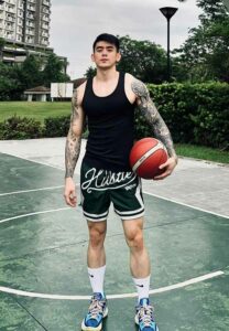 Kenjie-De-Guzman-เล่นบาส