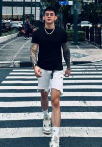 Kenjie-De-Guzman-เสื้อยืดดำ