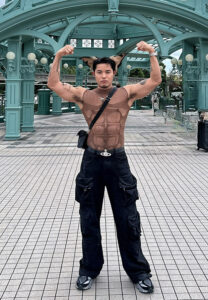 Adisak-Wongwaikankha-โชว์กล้าม