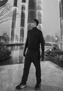 Fluke-Panupong-เสื้อดำแขนยาว