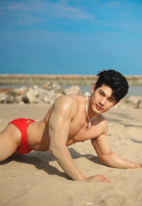 Bee-Tawanchat-อาบแดด