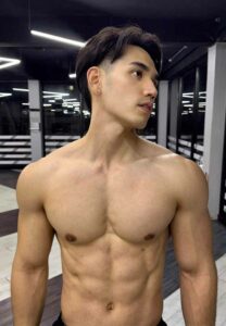 Chanin-Janthawong-กล้ามแน่น