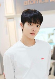 Earthchris-เสื้อขาว Earthchris-เสื้อขาว