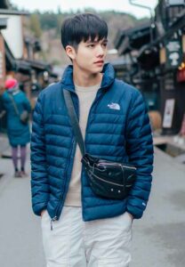 Earthchris-เสื้อน้ำเงิน Earthchris-เสื้อน้ำเงิน