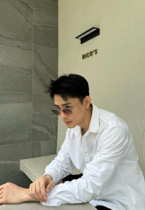 Dyu-แว่นดำ