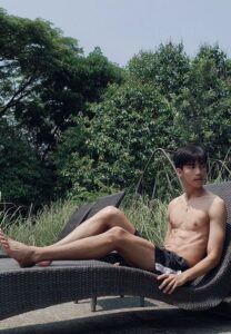 Nikienack-ถอดเสื้ออาบแดด