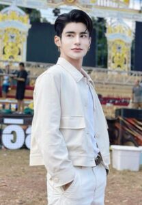 เอ-จักรพรรดิ-ชุดขาว เอ-จักรพรรดิ-ชุดขาว