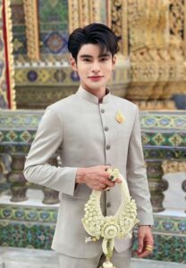 เอ-จักรพรรดิ-รูปหล่อ เอ-จักรพรรดิ-รูปหล่อ