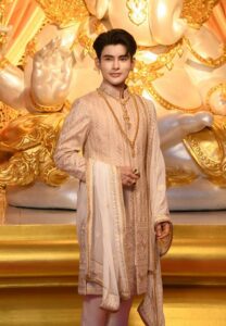 เอ-จักรพรรดิ-หล่อเกิน
