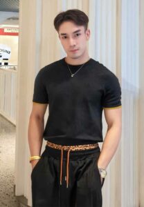 Miwsmsok เสื้อดำ