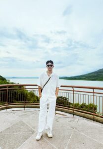 Folk saransrirat-005-Radiant